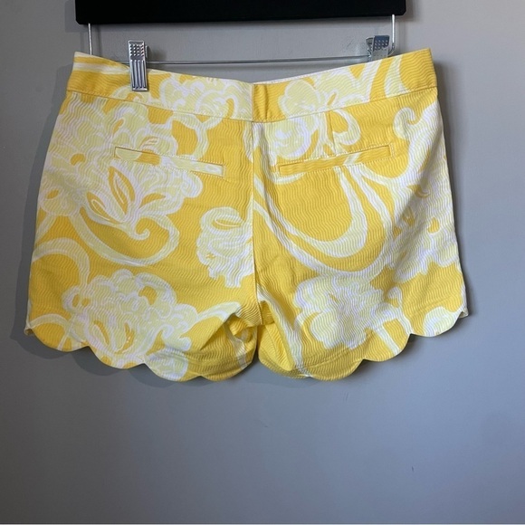 ๐๐ Lilly Pulitzer the buttercup shorts size 0 scalloped shorts ๐ ๐ - Picture 3 of 10